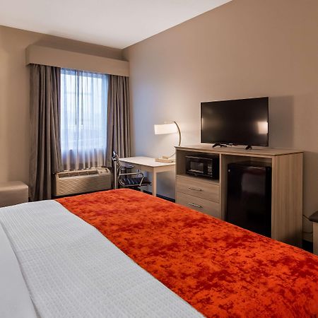 Best Western Plus New Cumberland Exterior photo
