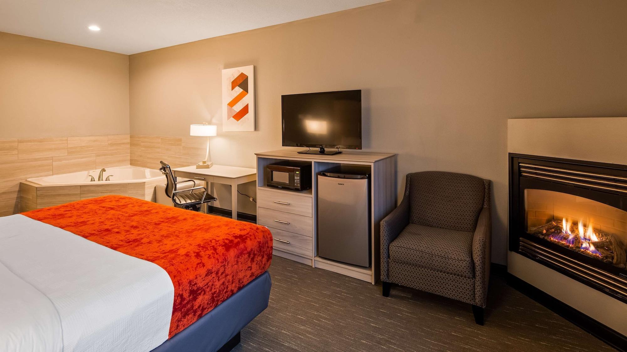 Best Western Plus New Cumberland Exterior photo
