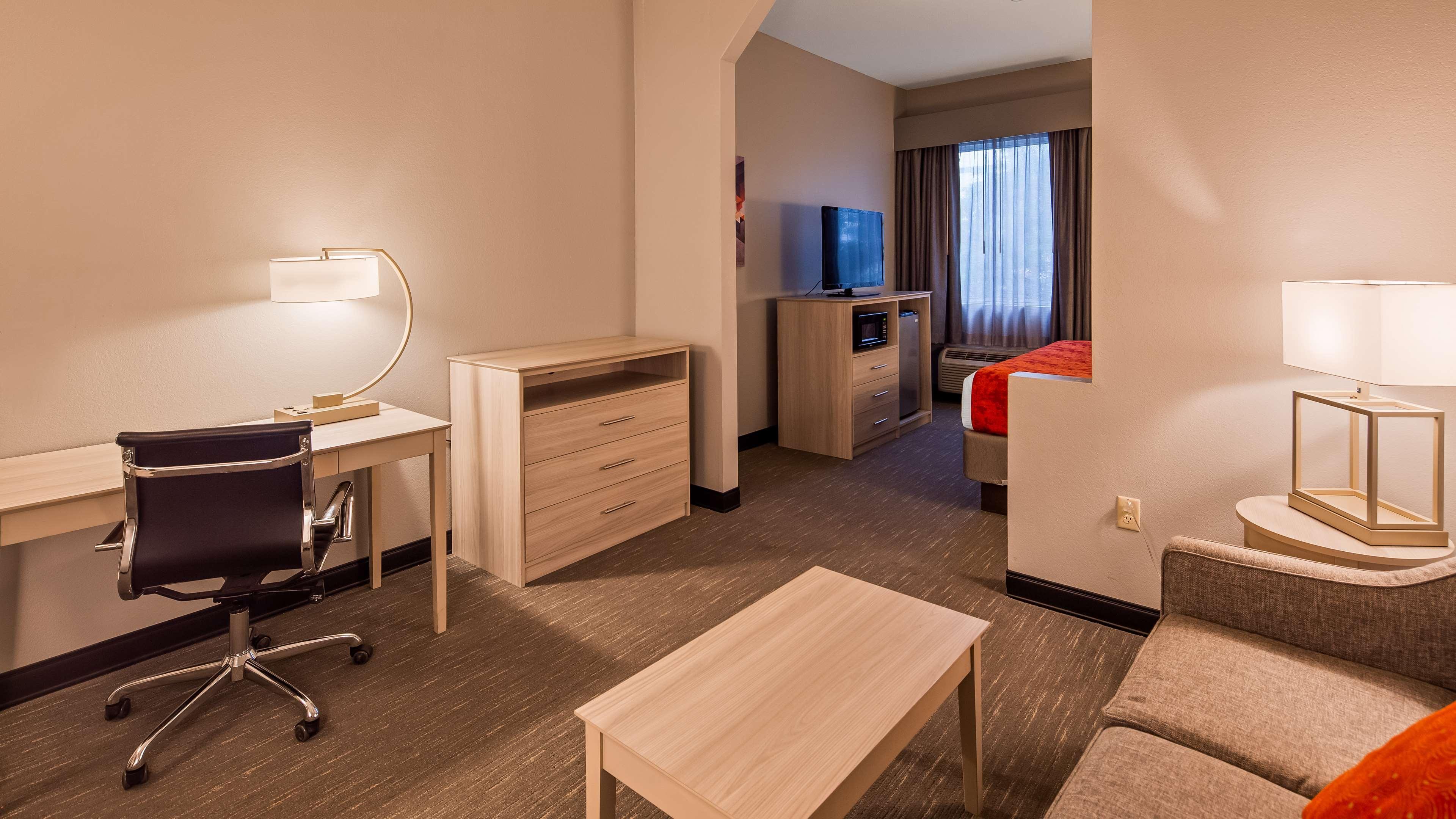 Best Western Plus New Cumberland Exterior photo