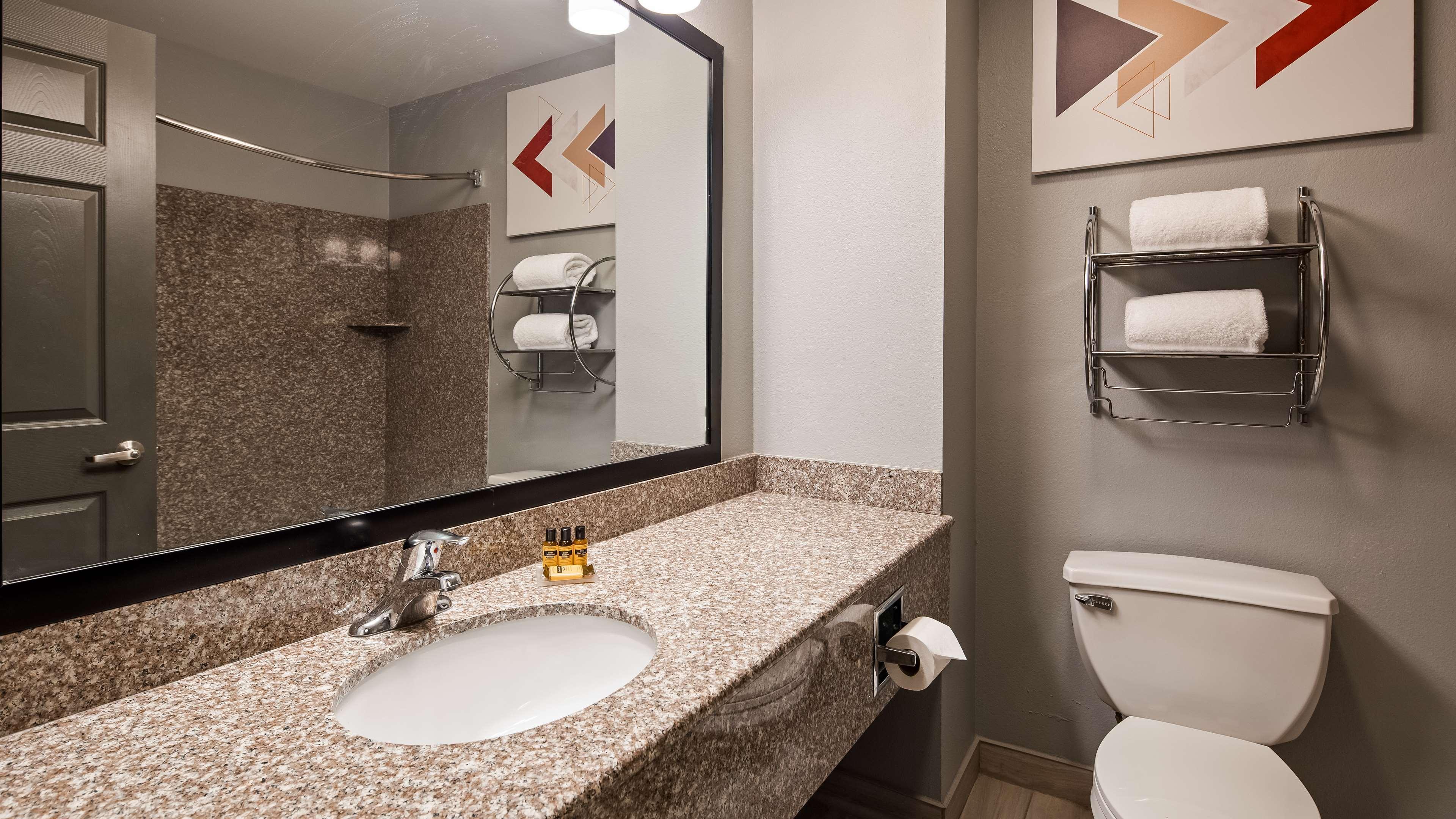 Best Western Plus New Cumberland Exterior photo