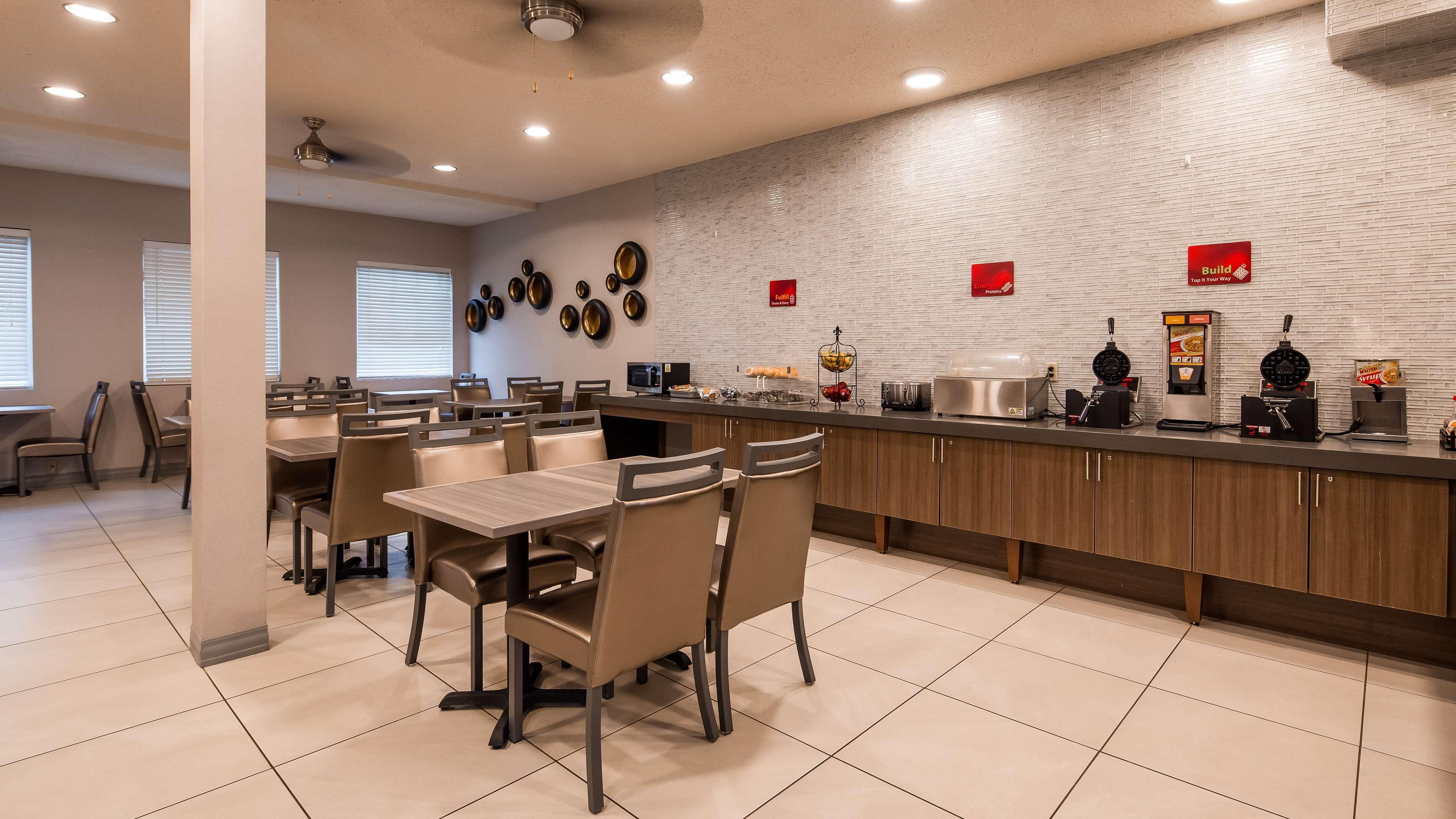Best Western Plus New Cumberland Exterior photo