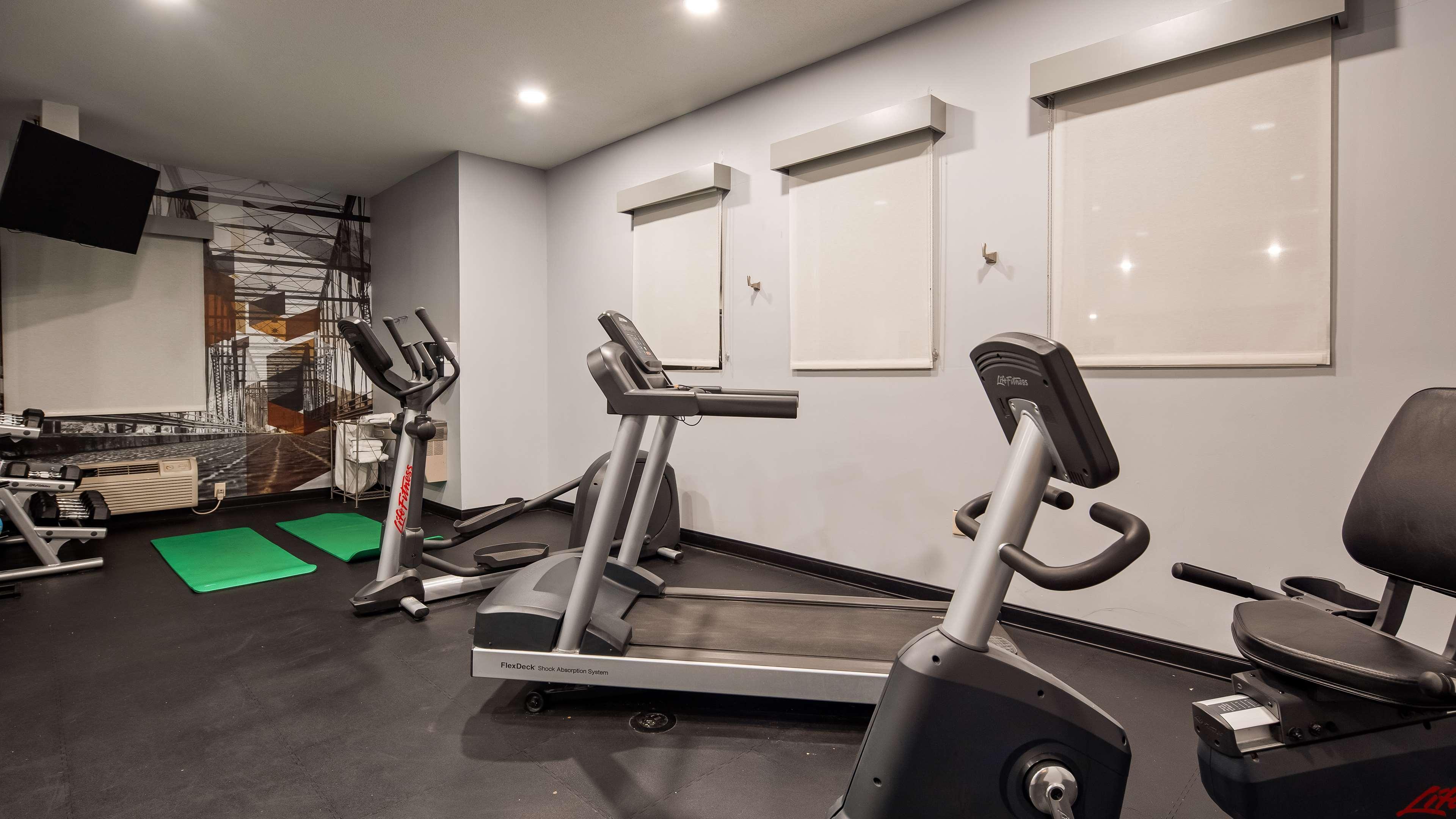 Best Western Plus New Cumberland Exterior photo