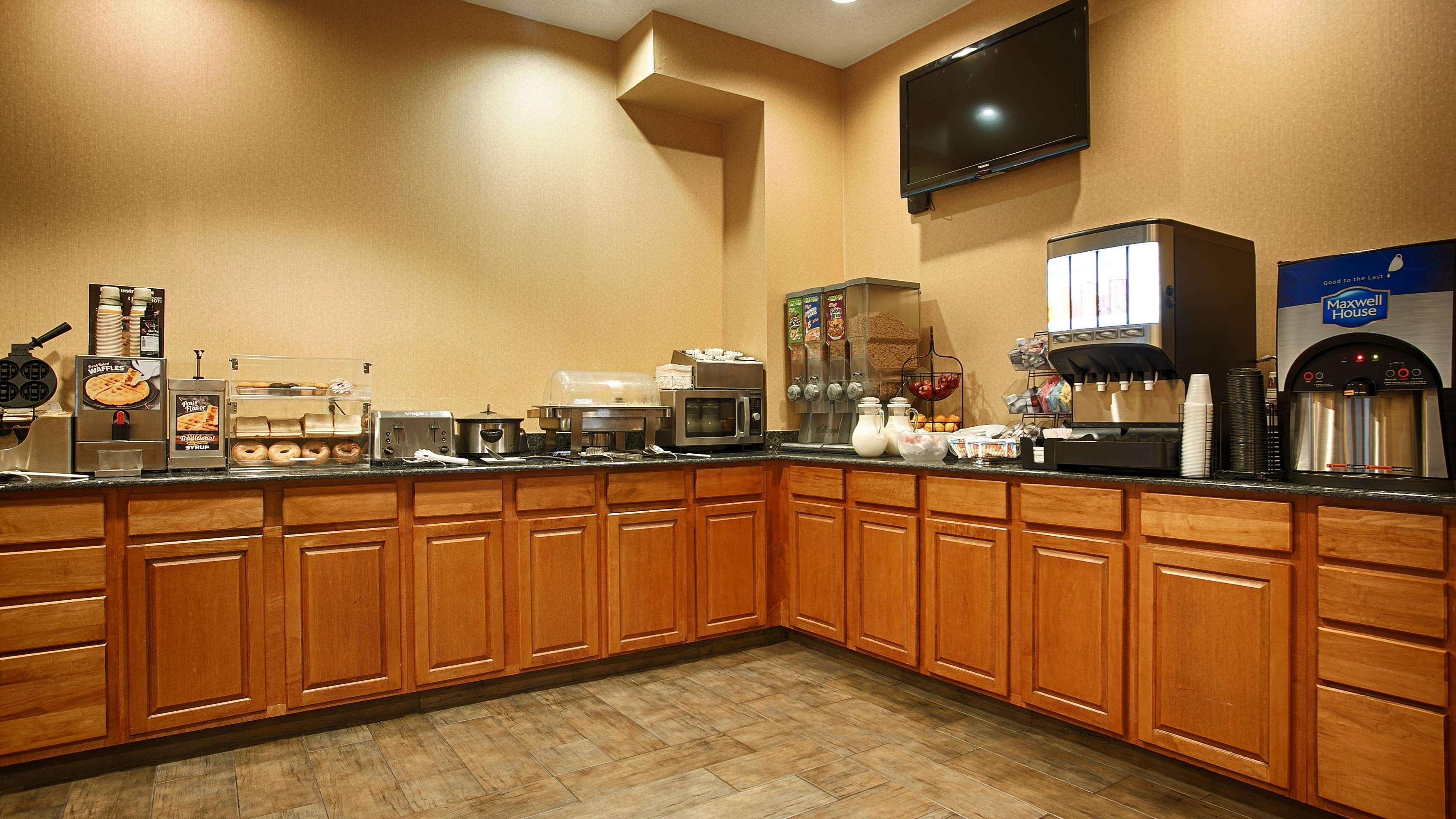 Best Western Plus New Cumberland Exterior photo