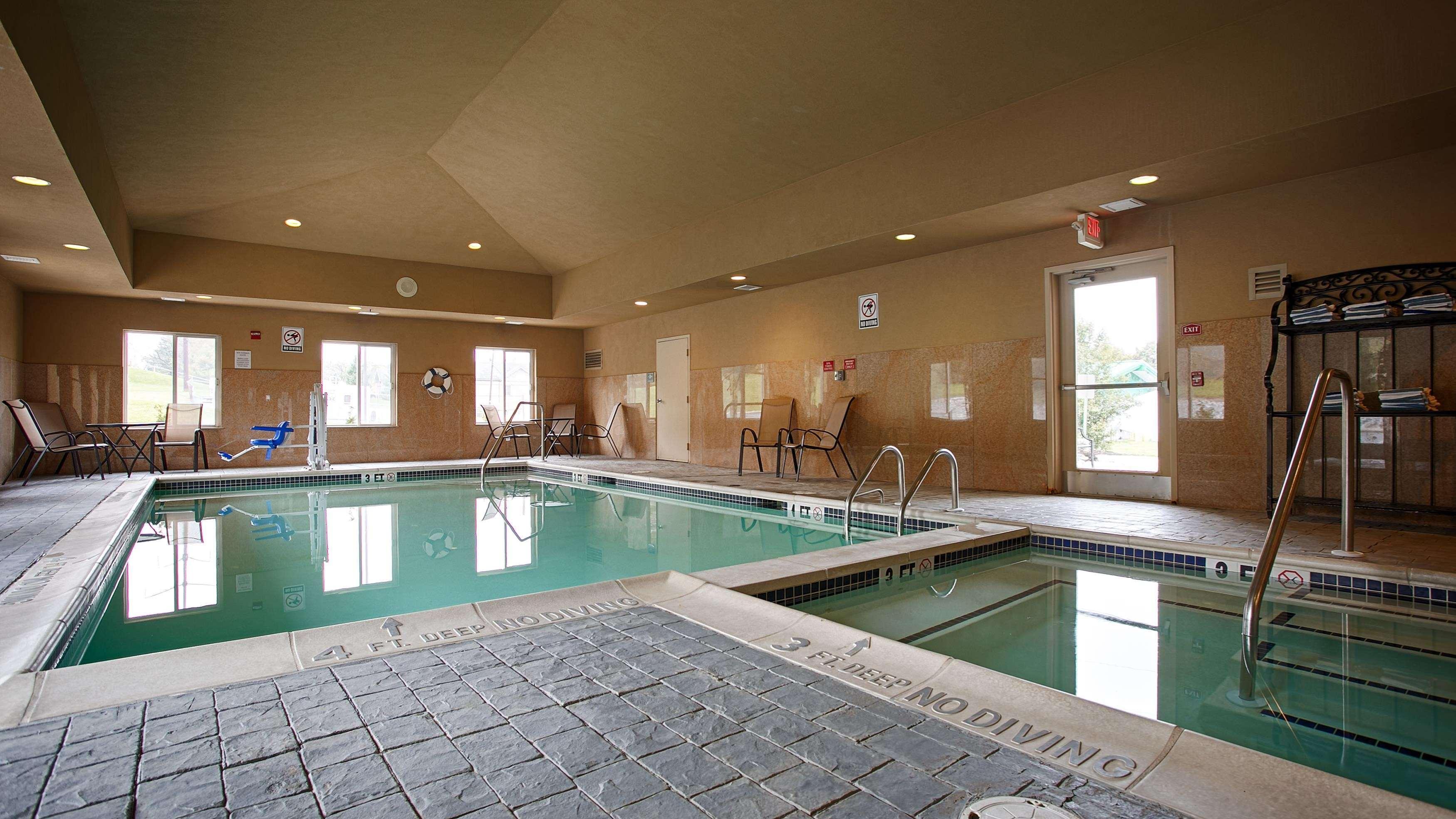 Best Western Plus New Cumberland Exterior photo