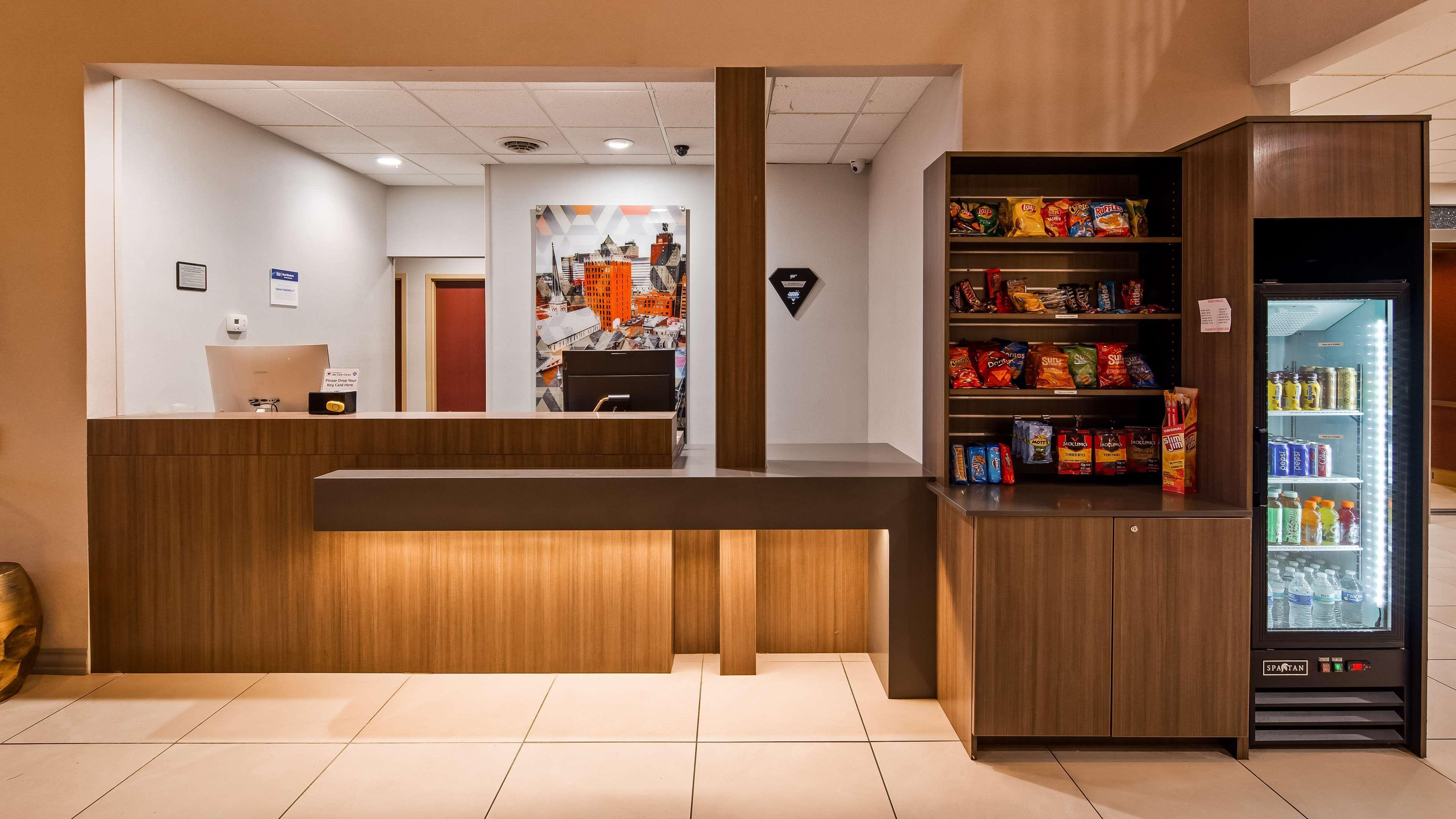 Best Western Plus New Cumberland Exterior photo
