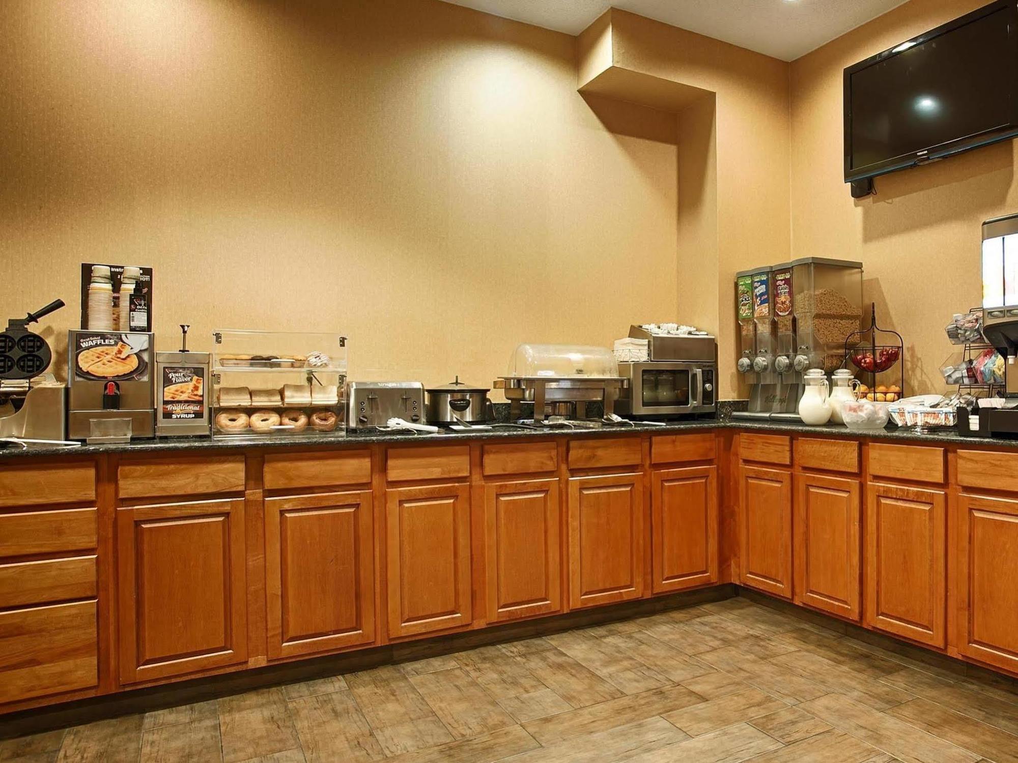 Best Western Plus New Cumberland Exterior photo