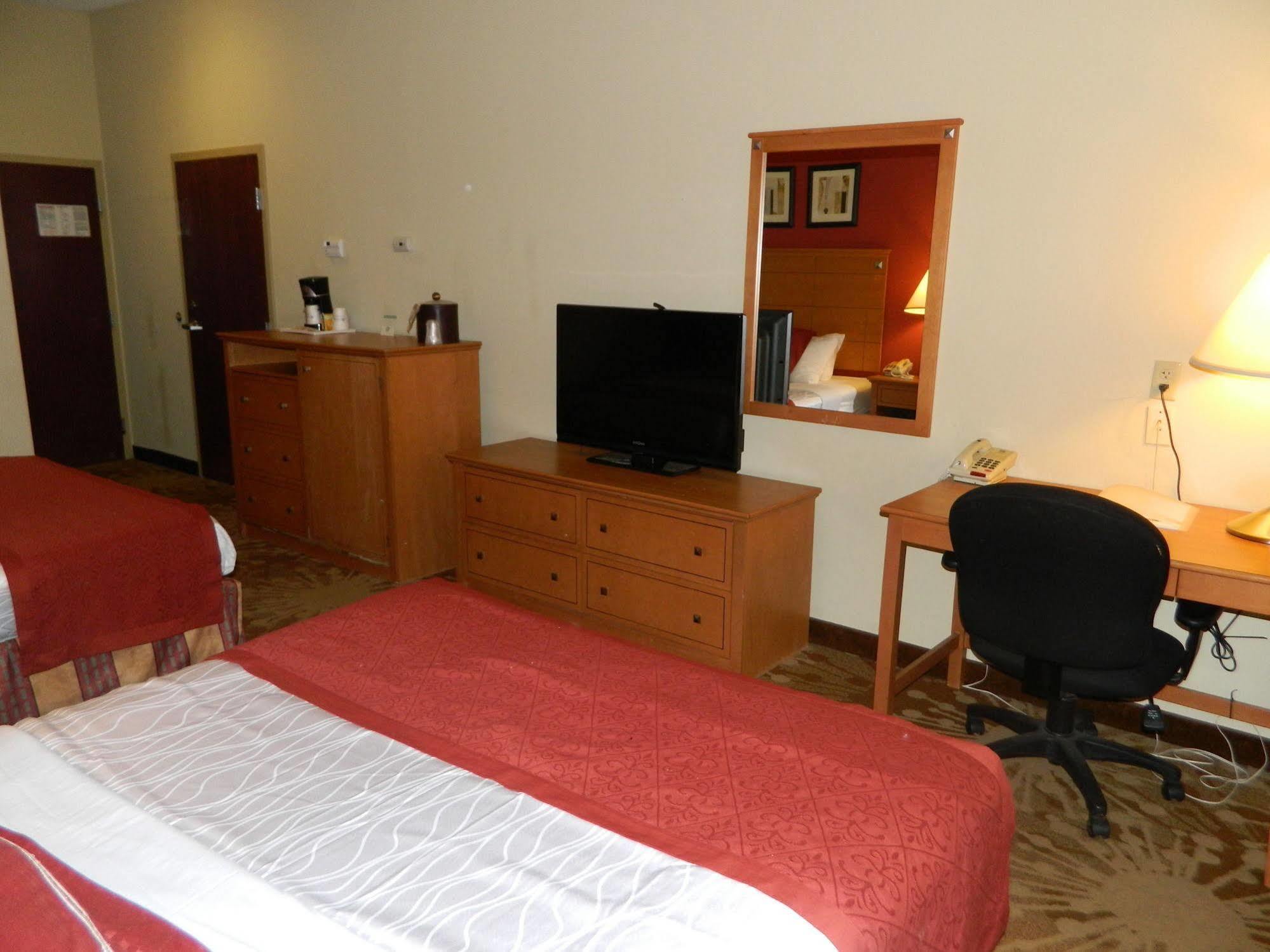 Best Western Plus New Cumberland Exterior photo