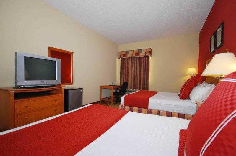 Best Western Plus New Cumberland Exterior photo