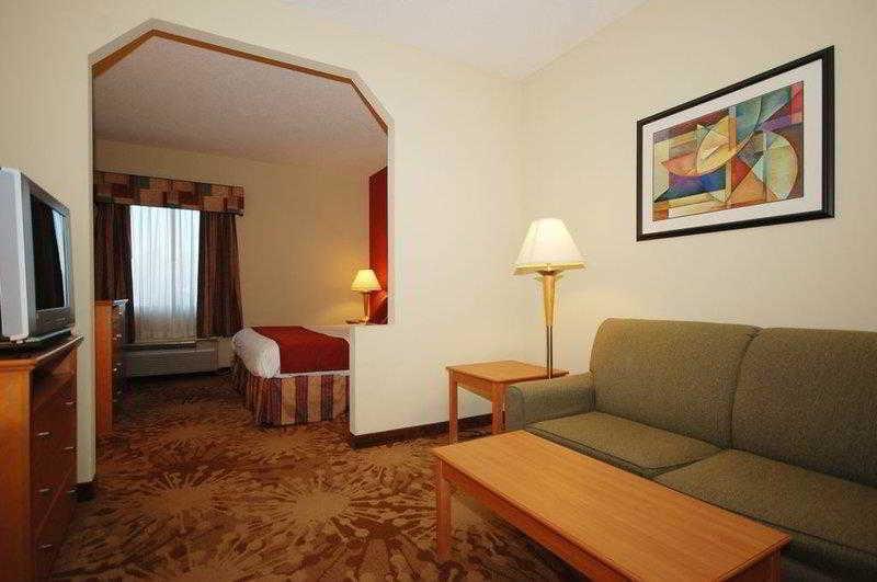 Best Western Plus New Cumberland Exterior photo